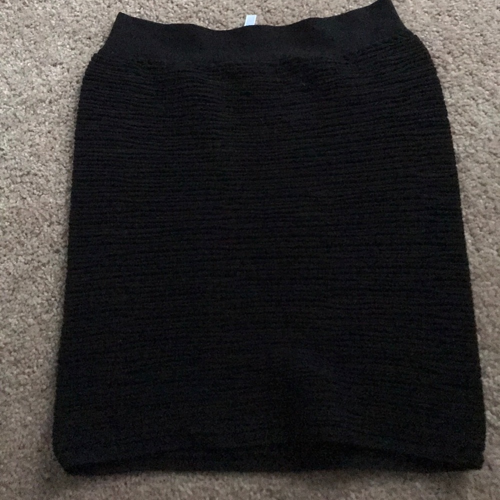 Black bodycon skirt